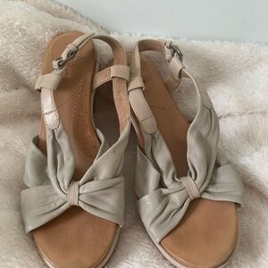 Cream Leather Bow Sandals
